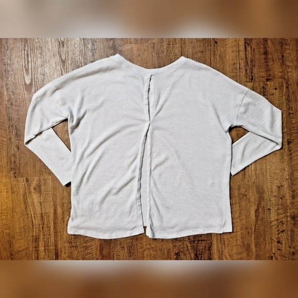 Lolë split back sweater - Picture 7 of 8